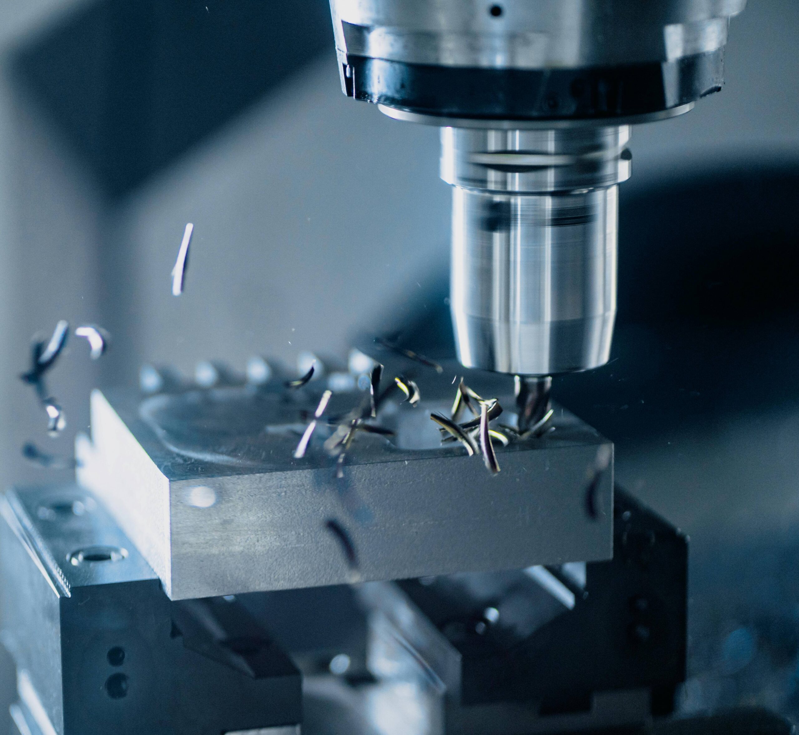 Proceso de mecanizado CNC de alta precisión utilizando una fresa en metal